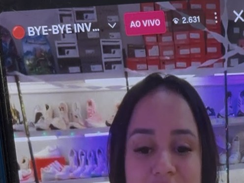 Print da transmissão com o contador de 2.631 pessoas ao vivo